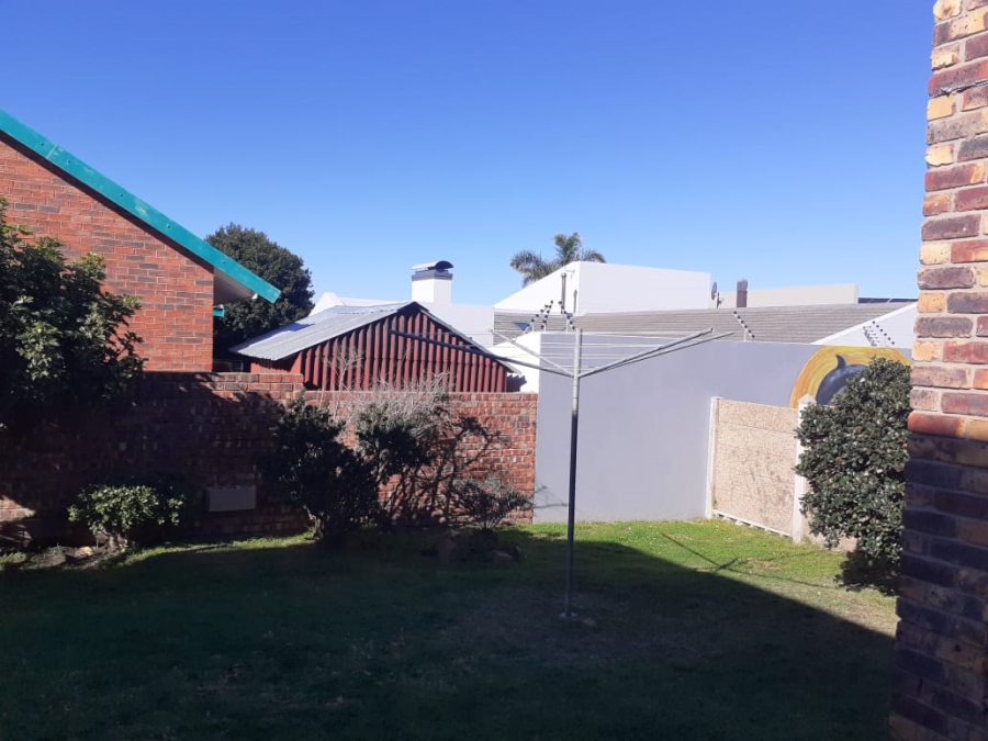 To Let 2 Bedroom Property for Rent in Wavecrest Eastern Cape
